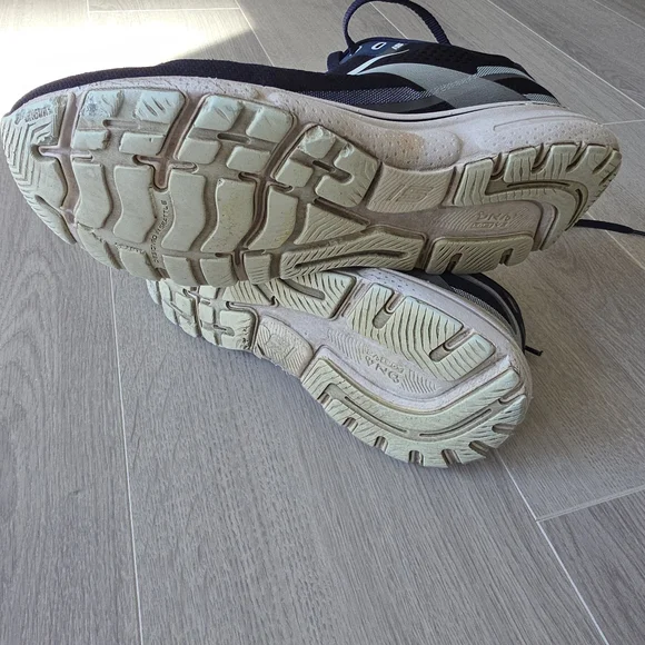 Brooks Navy Ghosts Running Shoes - Picture 6 of 9